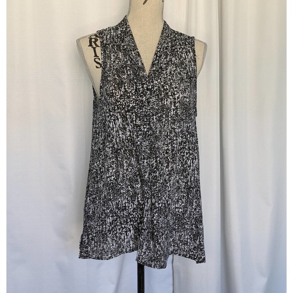Violet & Claire Tops - Violet & Claire Sleeveless Blouse Black & White L